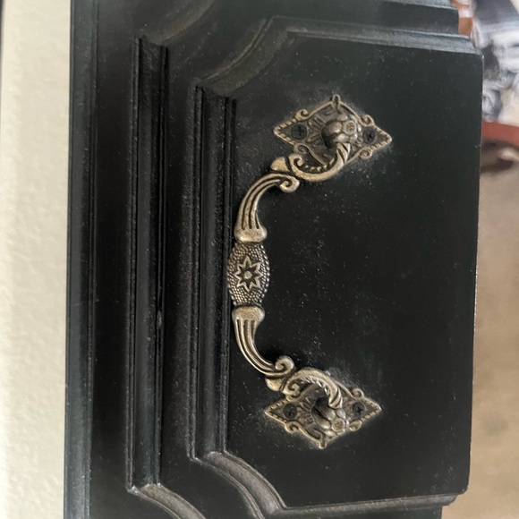 Beautiful keepsake box that doubles as a decorative clock! - Picture 4 of 4